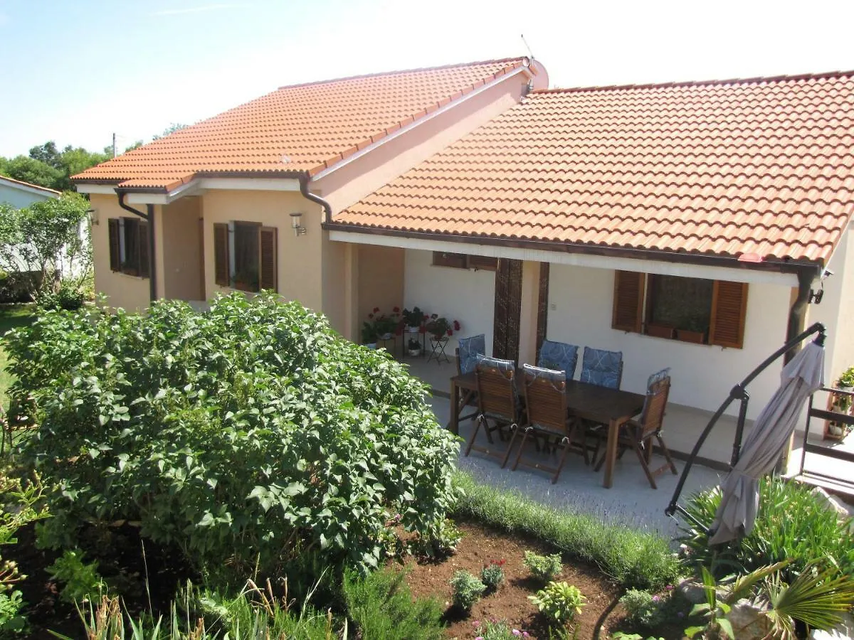 Terra Rossa Apartment Loborika